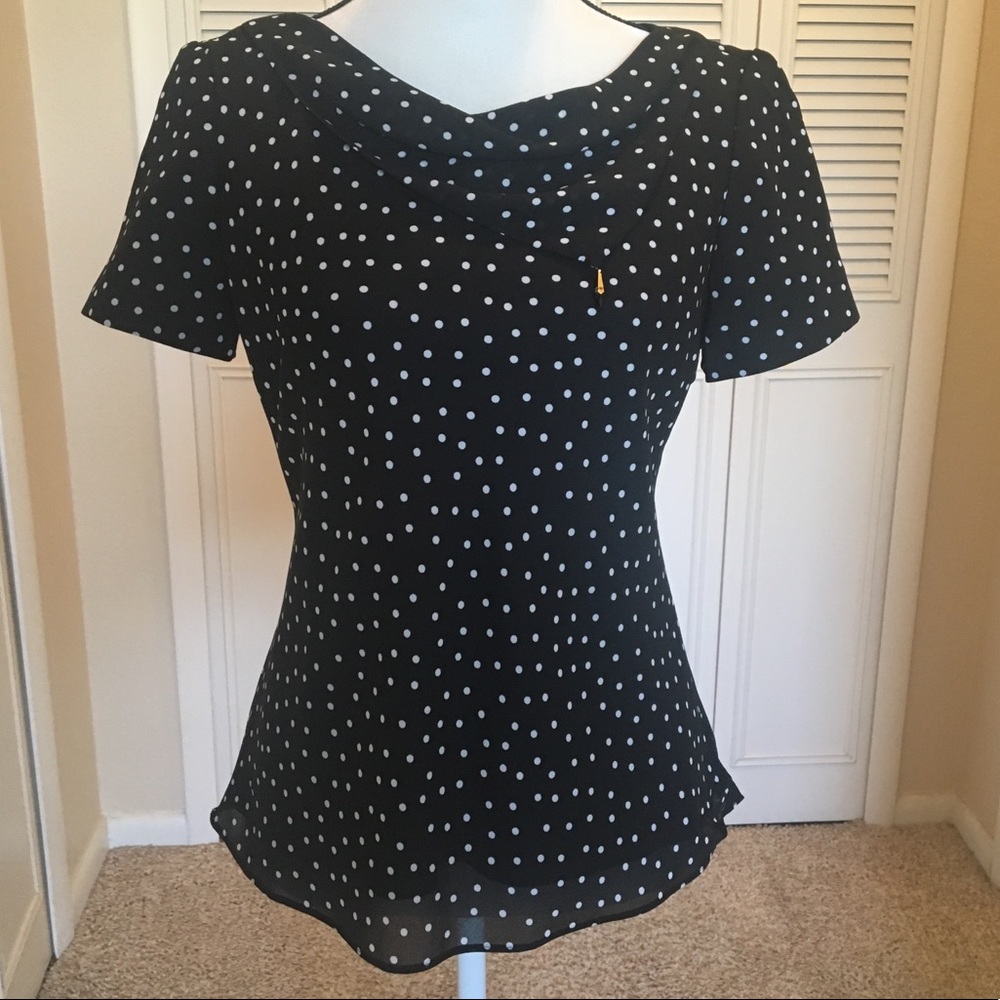 😍 Cute Polka dot top with sleeves